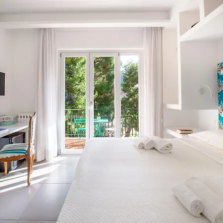 Alojamento de Acomodação e Pequeno-almoço Casa Evelina 4*