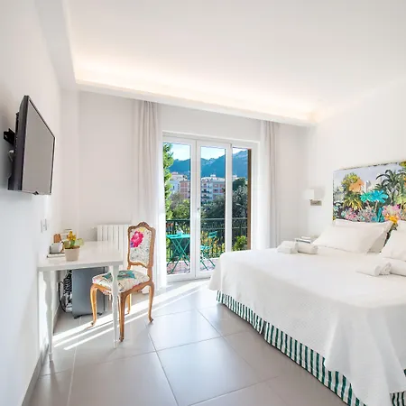 Casa Evelina Bed and Breakfast 4*